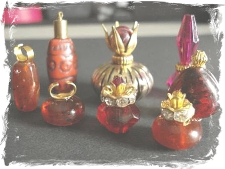 bijuterias podem virar miniaturas de perfume
